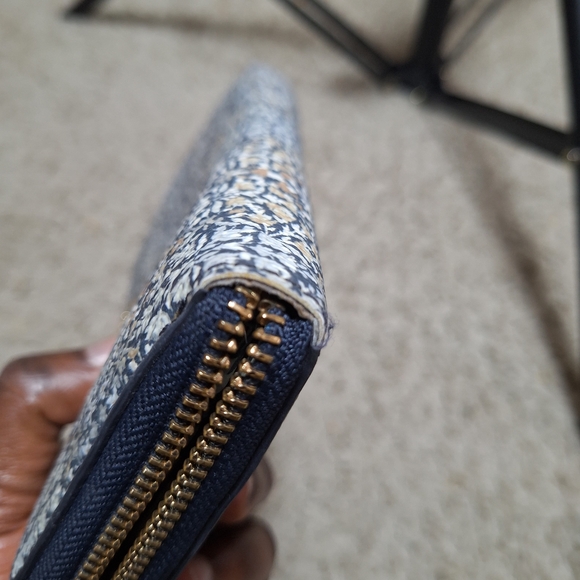 Tory Burch Blue and White Floral Wallet - Picture 6 of 8